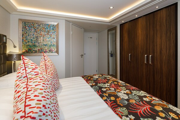 AmaWaterways AmaKristina Accommodation Cat D 3.jpg